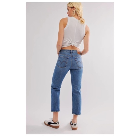 Levi's Premium Wedgie Straight Distressed Medium Wash - Picture 1 of 5